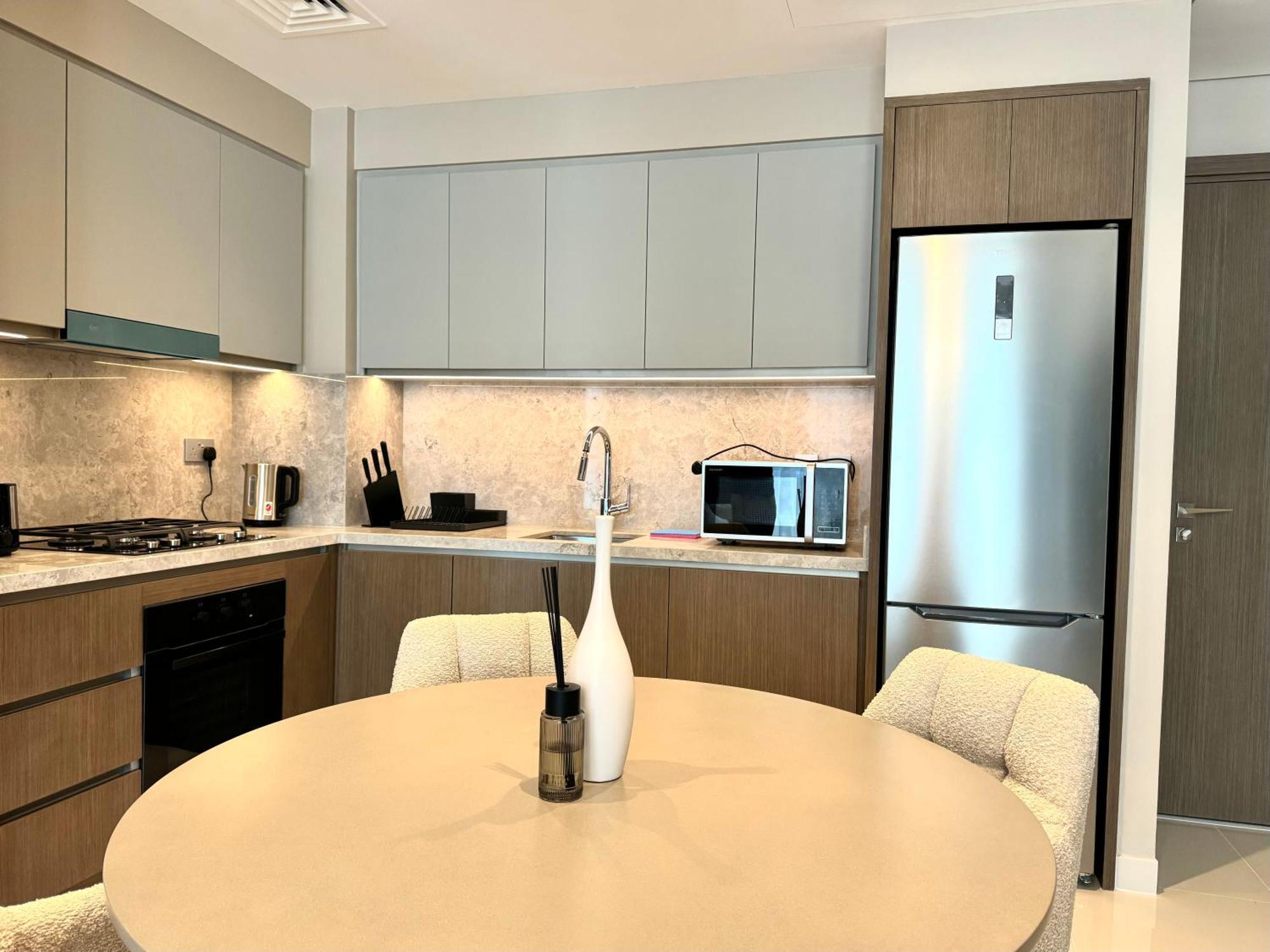 1br Luxurious Beachfront Apartment Dubai